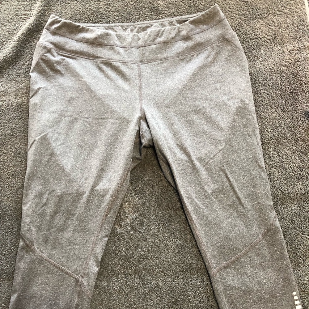 Womens Lands End Gray Capri Leggings Size 14-16/ Large Petite.